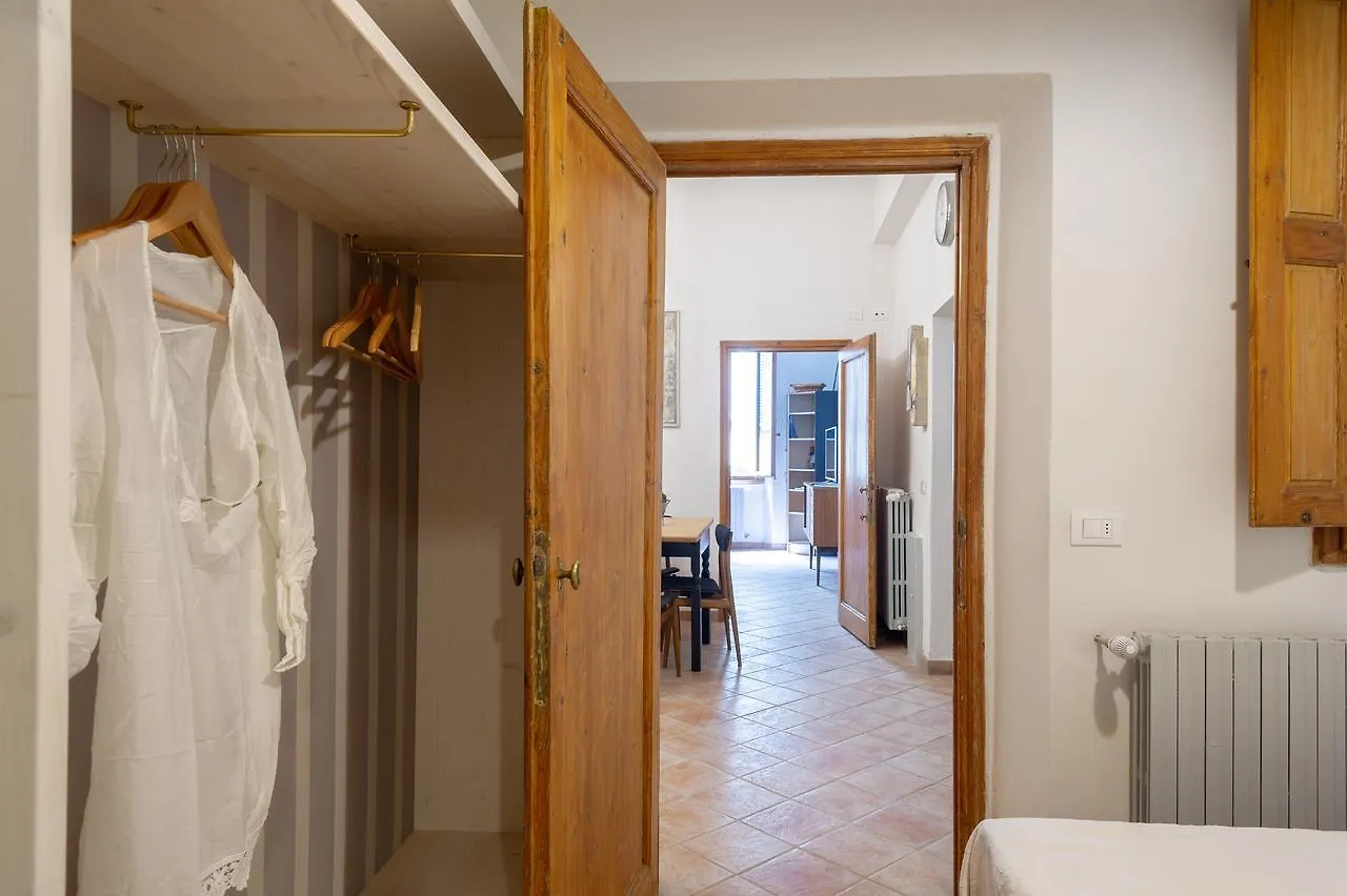 Apartments Florence - Midnight In Santa Croce Italy