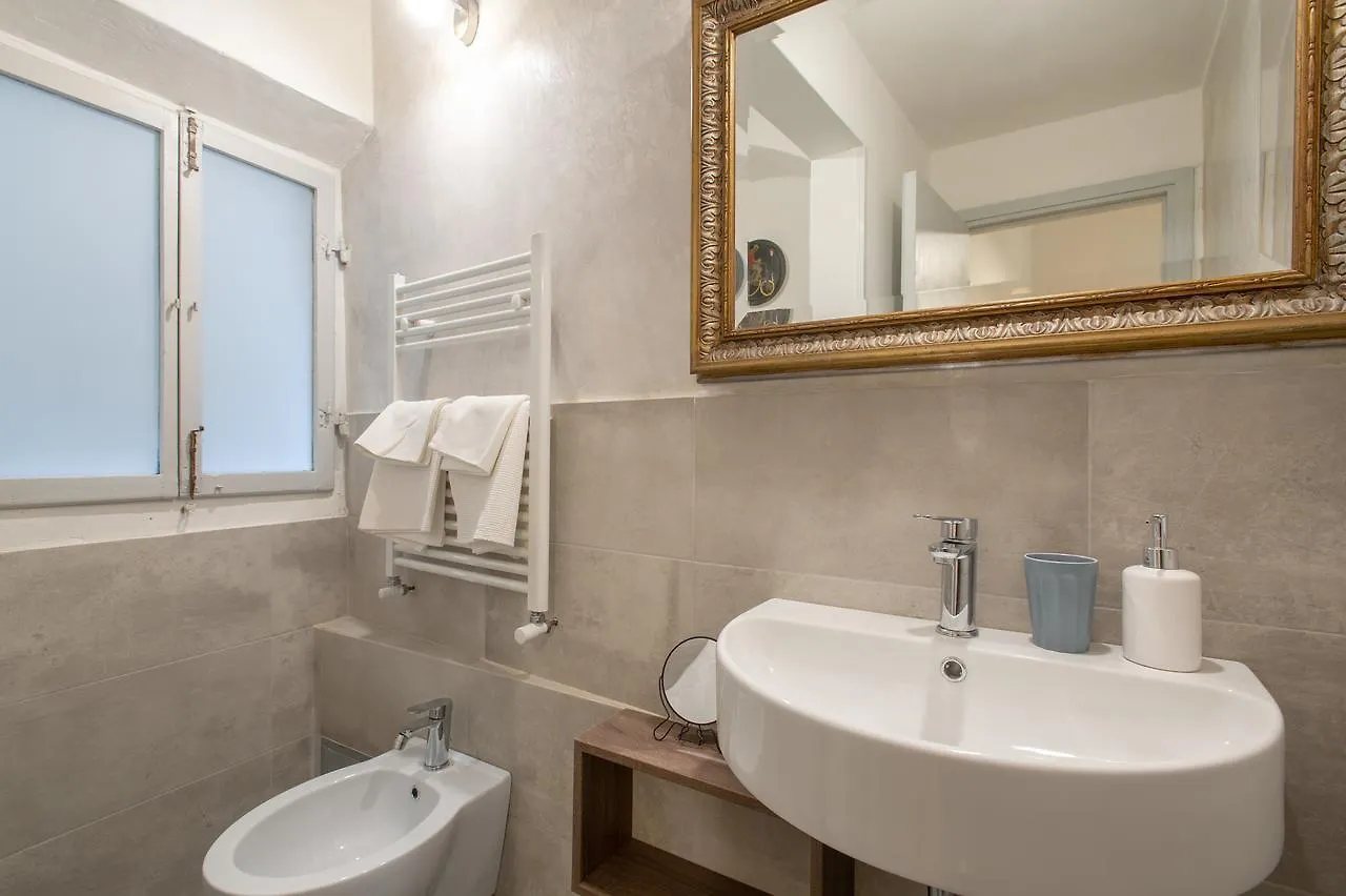 Apartments Florence - Midnight In Santa Croce Italy