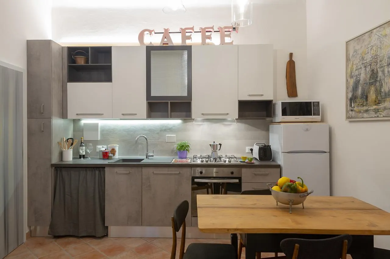 Apartments Florence - Midnight In Santa Croce Italy