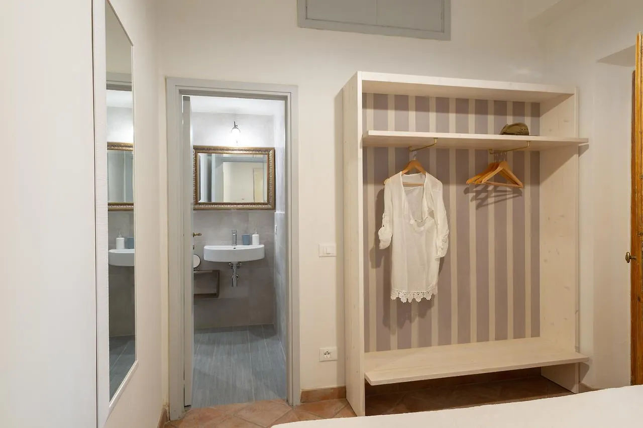 Apartments Florence - Midnight In Santa Croce Italy